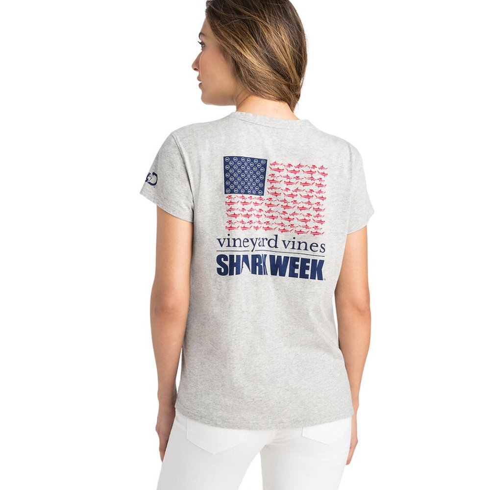 Ladies Vineyard Vines x Discovery Grey Short Sleeve with Shark Flag Size S